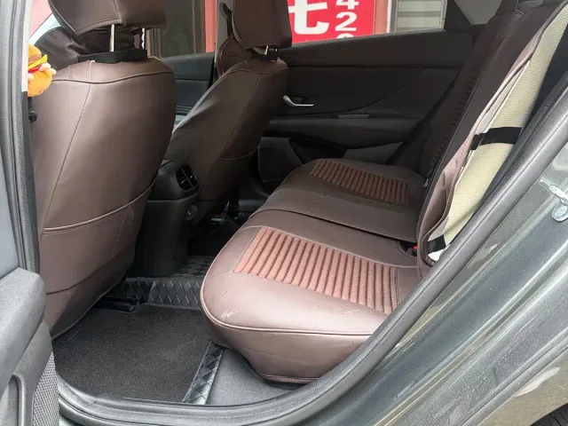 Hyundai Elantra — Фото автомобиля 8