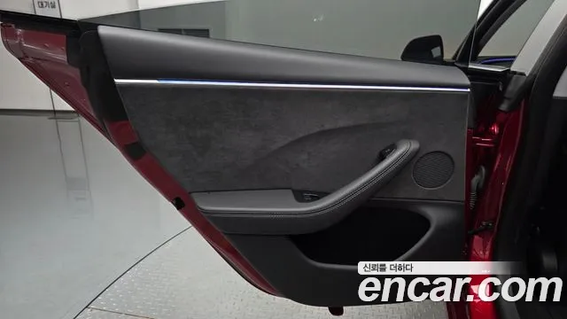 Tesla Model 3 — Фото автомобиля 20