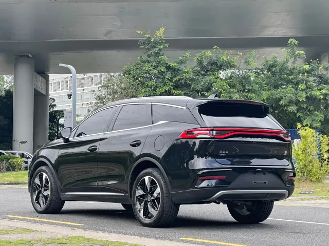 BYD Tang — Фото автомобиля 5