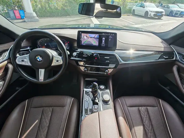 BMW 5 Series — Фото автомобиля 14