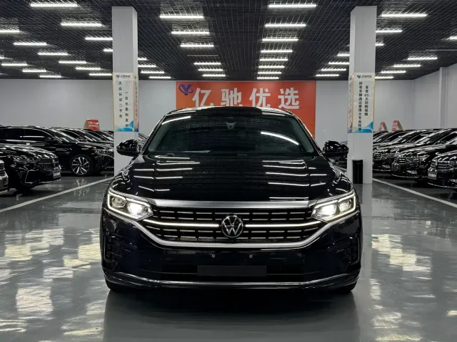 Volkswagen Passat — Фото автомобиля 2