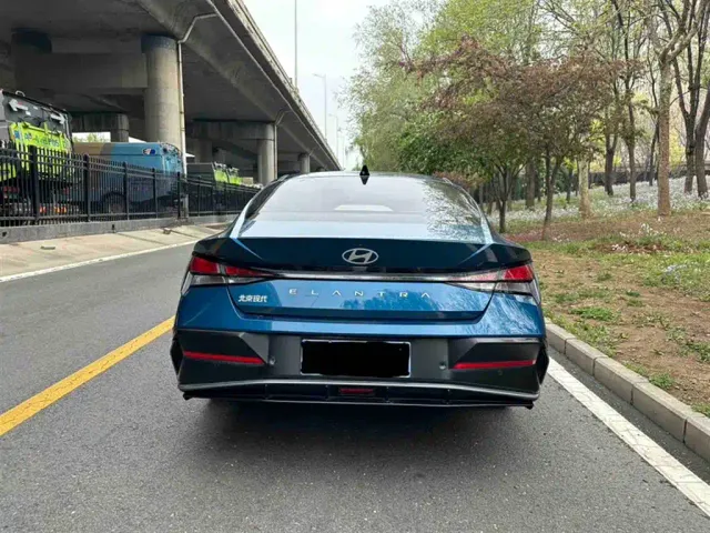 Hyundai Elantra — Фото автомобиля 10
