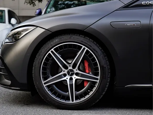 Mercedes-Benz EQE AMG — Фото автомобиля 8