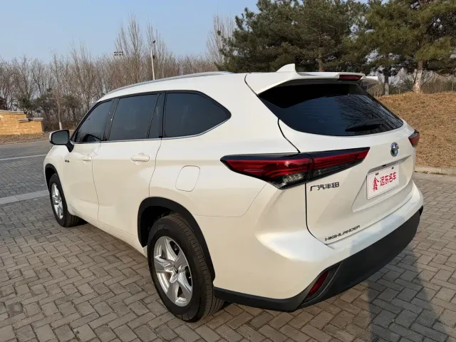 Toyota Highlander — Фото автомобиля 9