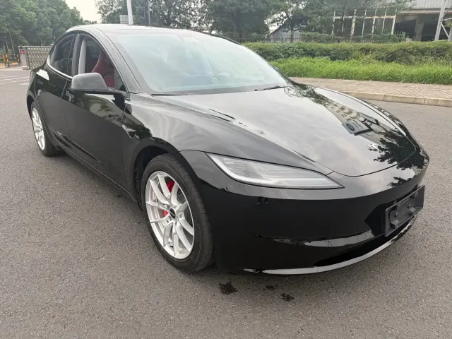 Tesla Model 3 — Фото автомобиля 3