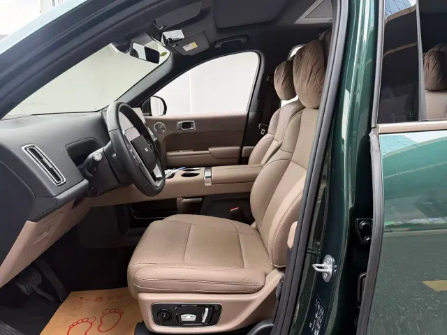 Li Auto L9 — Фото автомобиля 10