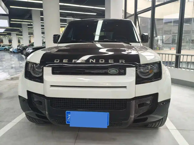 Land Rover Defender — Фото автомобиля 2