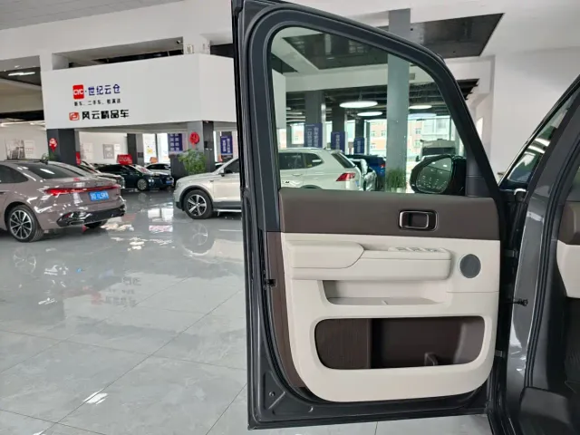 Li Auto MEGA — Фото автомобиля 21