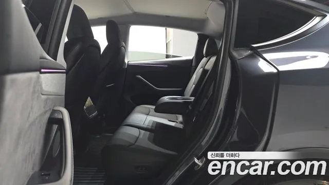 Tesla Model Y — Фото автомобиля 18