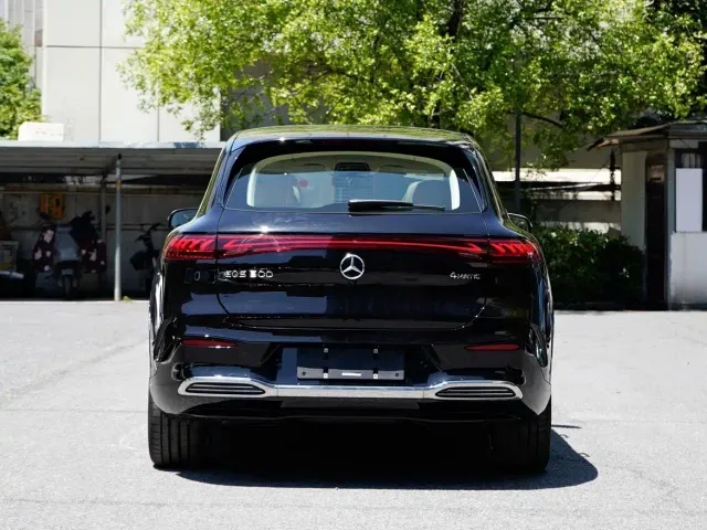 Mercedes-Benz EQS SUV — Фото автомобиля 6