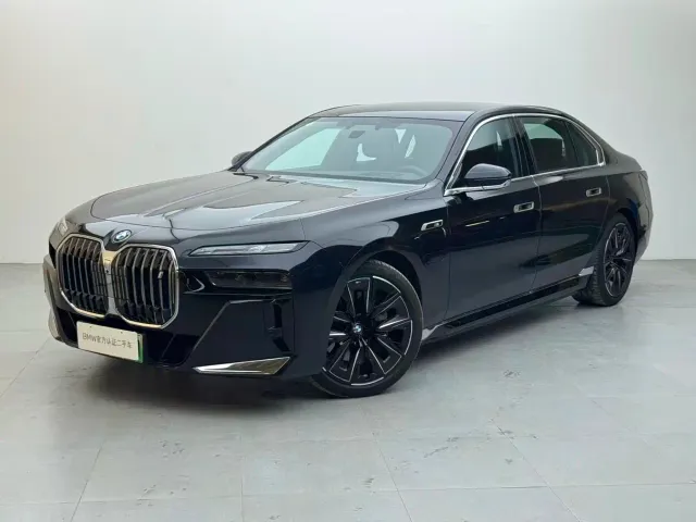 Фотография автомобиля — BMW i7