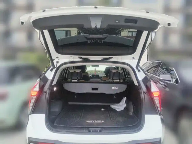 Geely Boyue L — Фото автомобиля 5