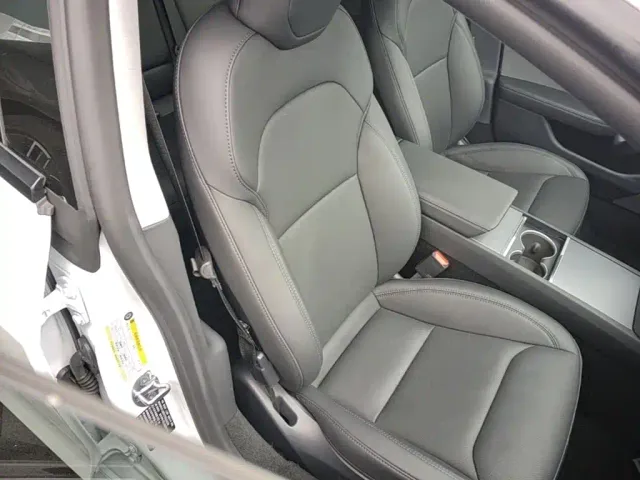 Tesla Model 3 — Фото автомобиля 24