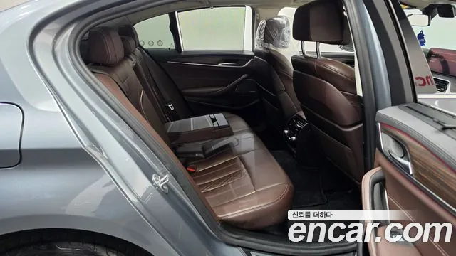 BMW 5-Series 5 серия (G30) 530i xDrive Luxury — Фото автомобиля 4