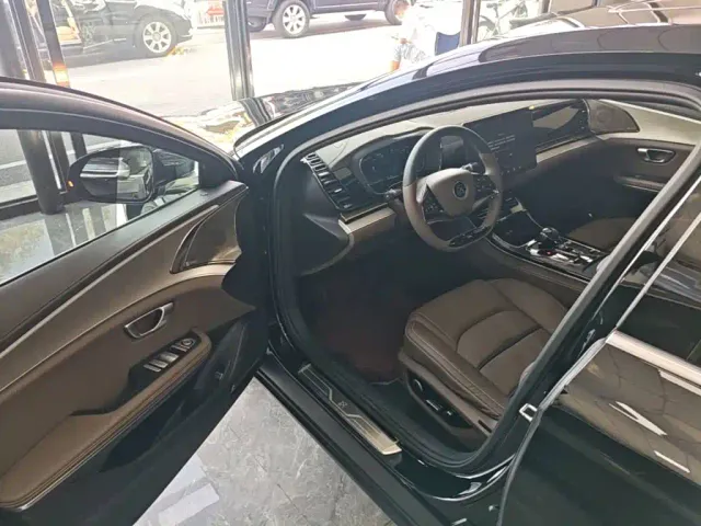 BYD Han — Фото автомобиля 15