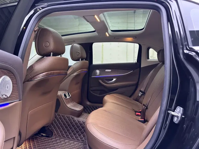 Mercedes-Benz E-Class — Фото автомобиля 9