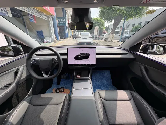 Tesla Model Y — Фото автомобиля 8
