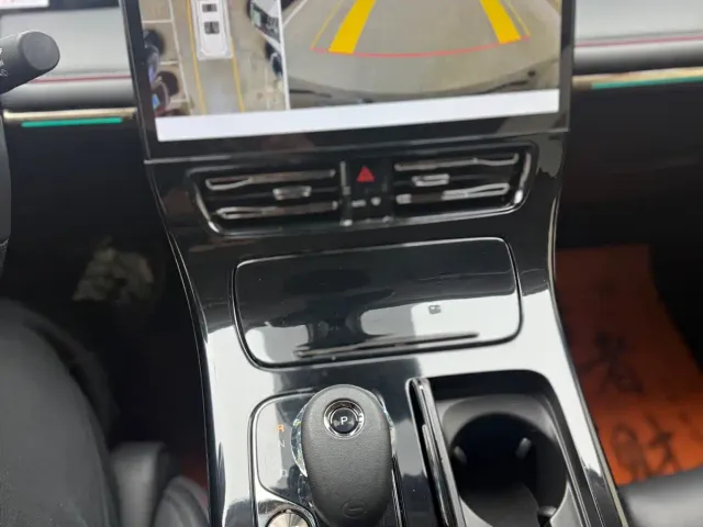 GAC Trumpchi E9 — Фото автомобиля 13