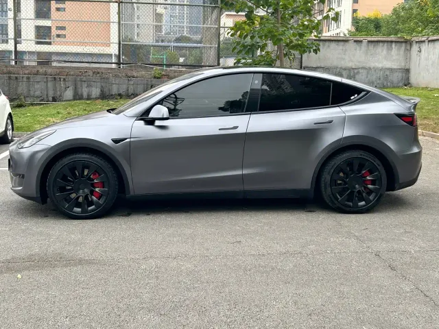 Tesla Model Y — Фото автомобиля 4