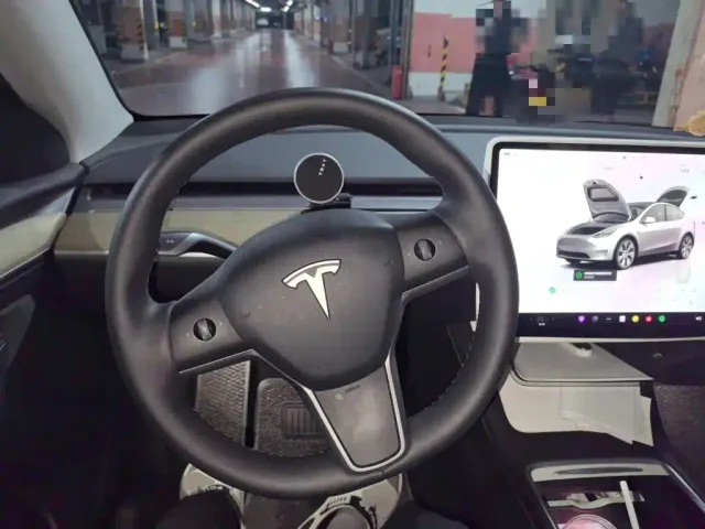 Tesla Model Y — Фото автомобиля 2