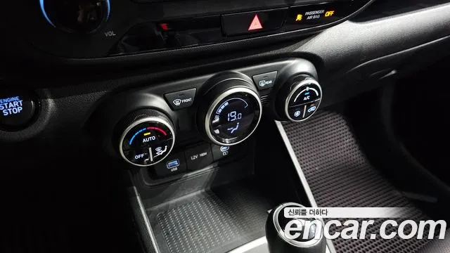 Hyundai Venue — Фото автомобиля 17