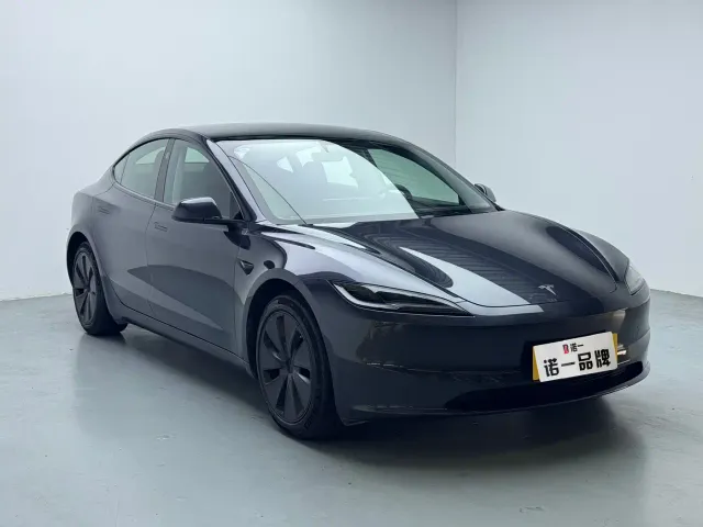 Tesla Model 3 — Фото автомобиля 3