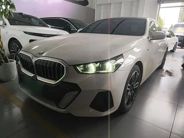 Фотография автомобиля — BMW 5 Series