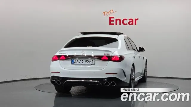 Mercedes-Benz E-Class — Фото автомобиля 4