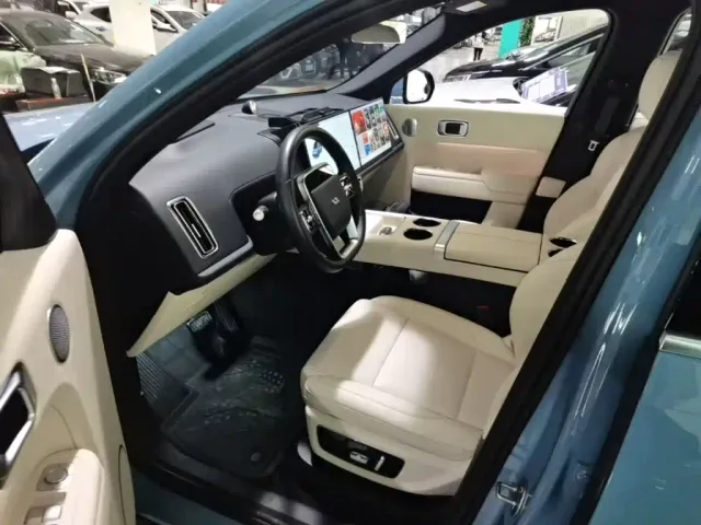 Li Auto L9 — Фото автомобиля 14