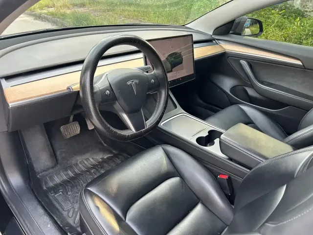 Tesla Model 3 — Фото автомобиля 8