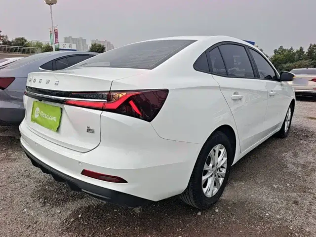 Roewe i5 — Фото автомобиля 6