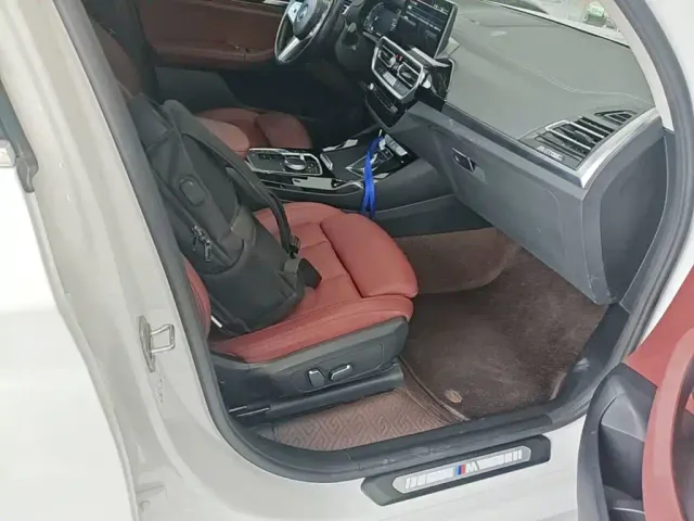 BMW iX3 — Фото автомобиля 24