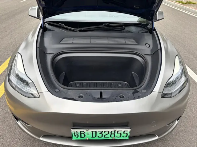Tesla Model Y — Фото автомобиля 13