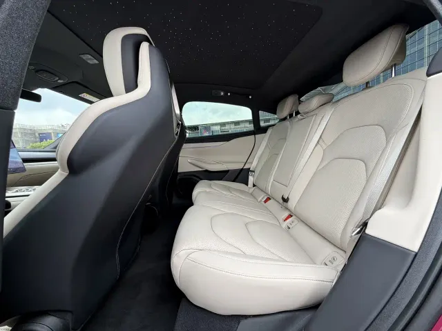 Xiaomi SU7 — Фото автомобиля 10