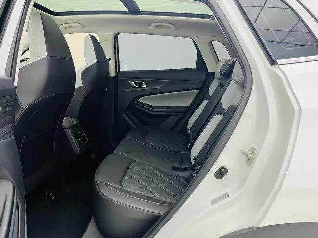 Changan Qiyuan Q05 — Фото автомобиля 9