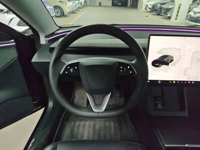 Tesla Model 3 — Фото автомобиля 10