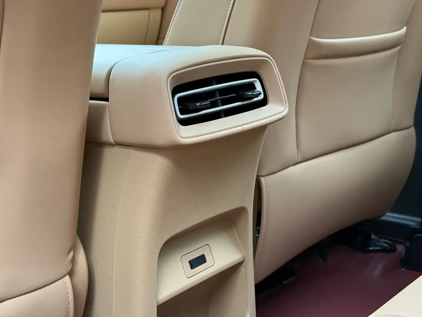 Landian Landian E5 PLUS 2025 165km Long Range First Edition 7-seater — Фото автомобиля 16