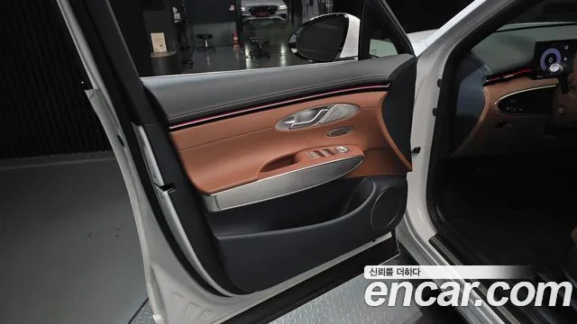 Genesis GV70 — Фото автомобиля 13