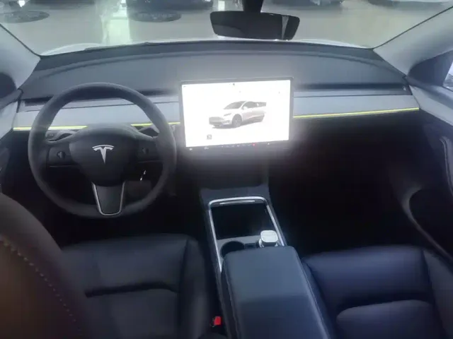 Tesla Model Y 2024 Rear-Wheel Drive Version — Фото автомобиля 9