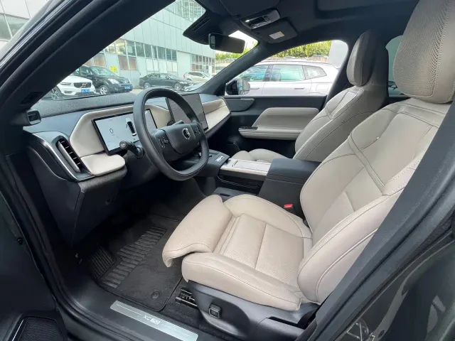 Volvo XC70 Plug-in Hybrid — Фото автомобиля 11