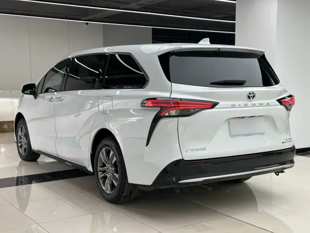 Toyota Toyota Sienna 2026 2.5L Hybrid AWD Exclusive Edition — Фото автомобиля 9