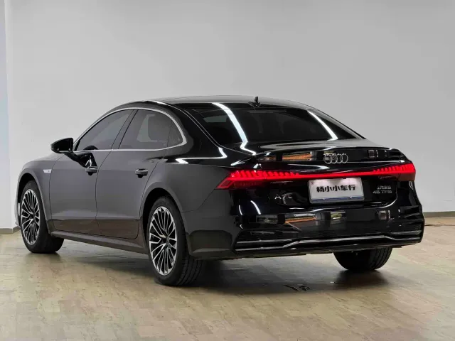 Audi A7L — Фото автомобиля 30