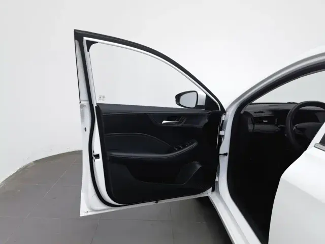 Roewe i5 — Фото автомобиля 8