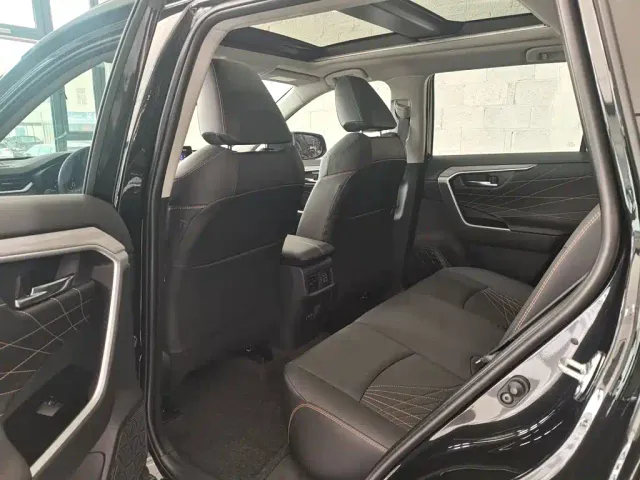 Toyota RAV4 — Фото автомобиля 16