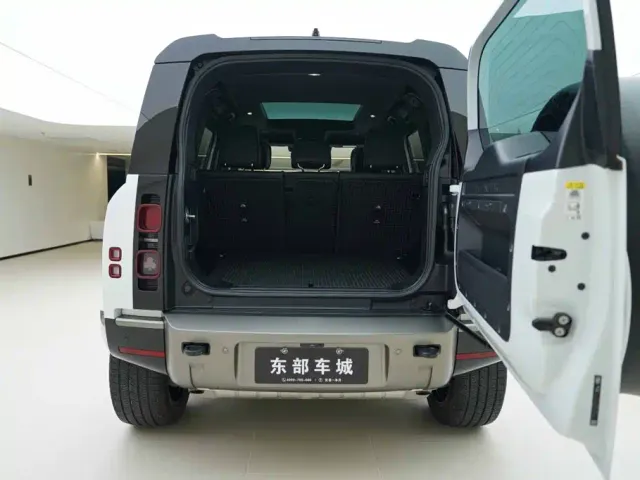 Land Rover Defender — Фото автомобиля 5