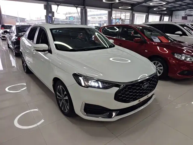 Ford Escort — Фото автомобиля 3
