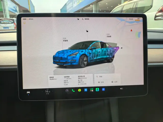 Tesla Model 3 — Фото автомобиля 11