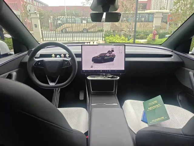 Tesla Model Y — Фото автомобиля 5