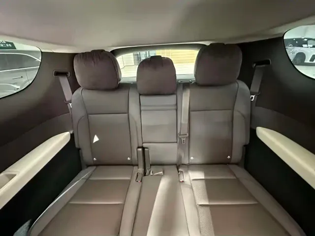 Li Auto MEGA — Фото автомобиля 8