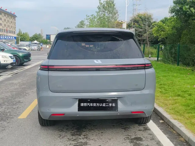 Li Auto L8 — Фото автомобиля 9